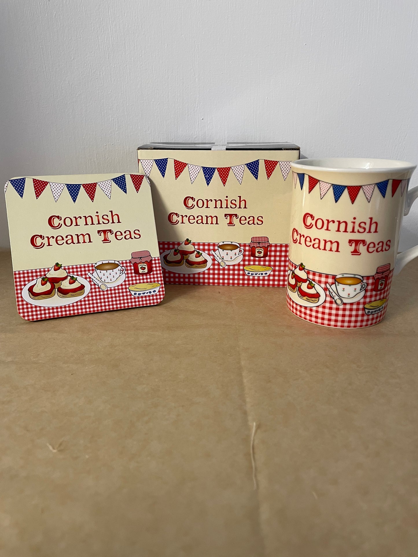 Cream tea mug and coaster set