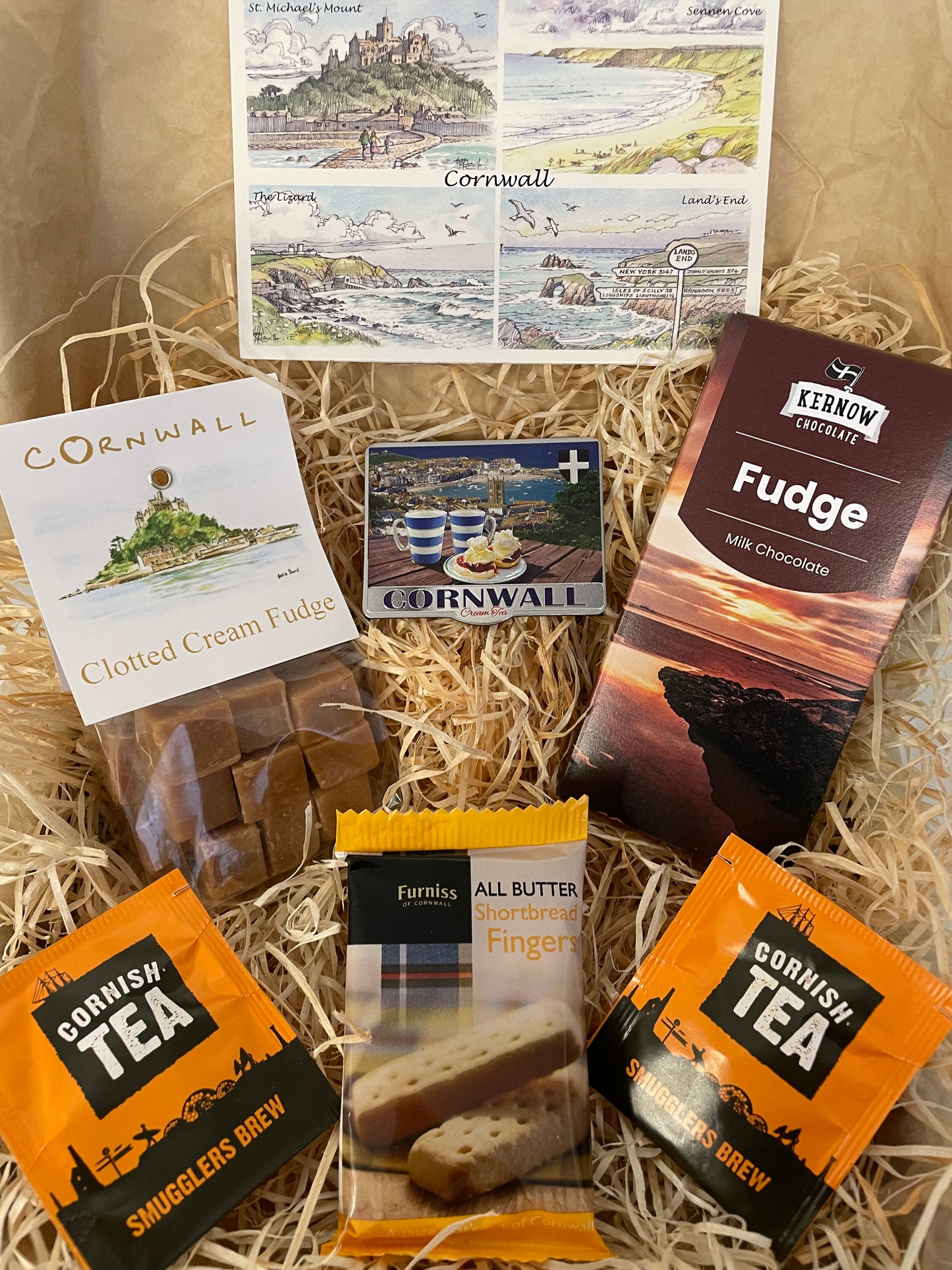 Clotted cream Fudge lovers’ dream come true with a chocolatey surprise! Gift box, choose a Cornish fridge magnet