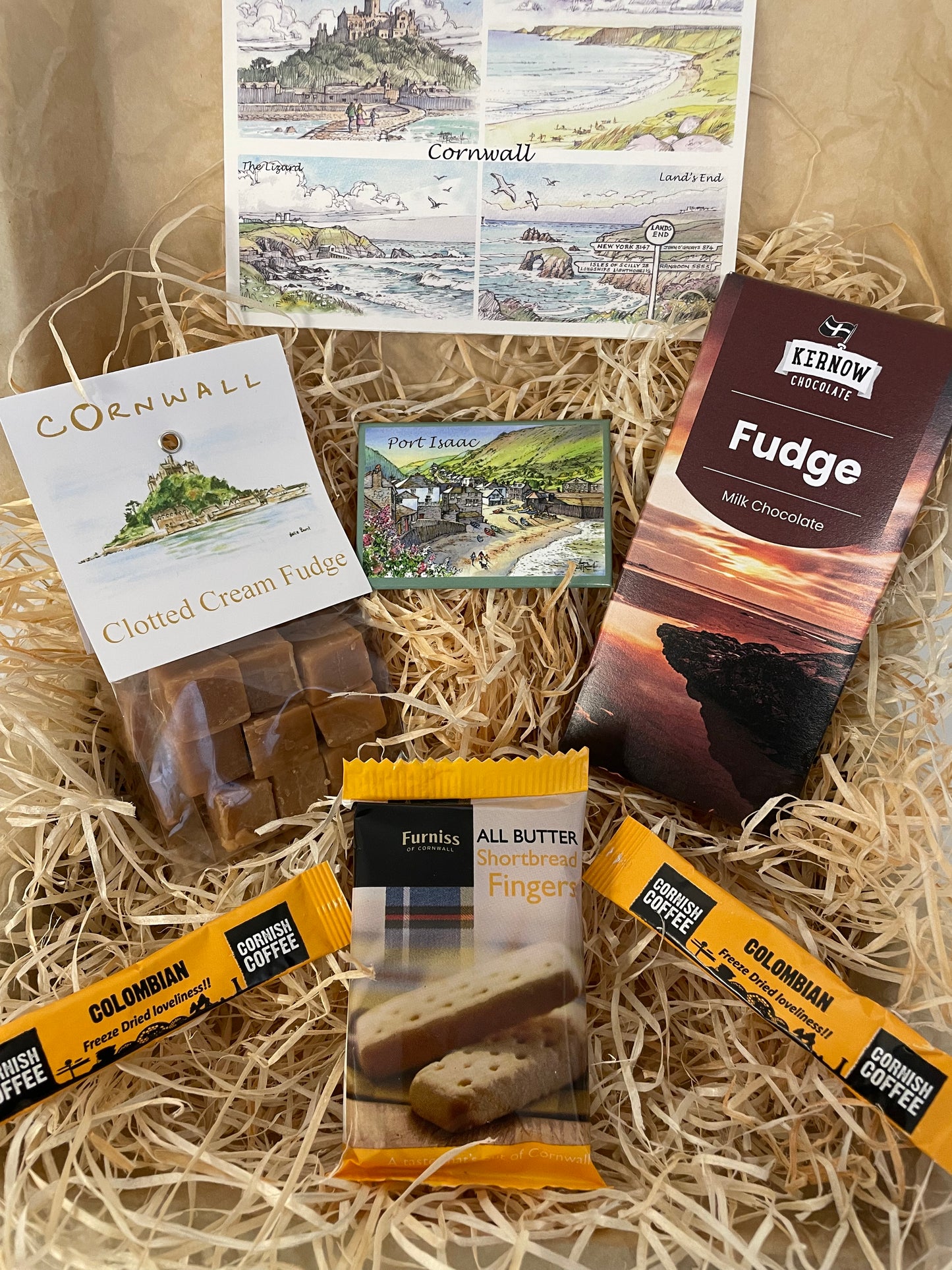 Clotted cream Fudge lovers’ dream come true with a chocolatey surprise! Gift box, choose a Cornish fridge magnet