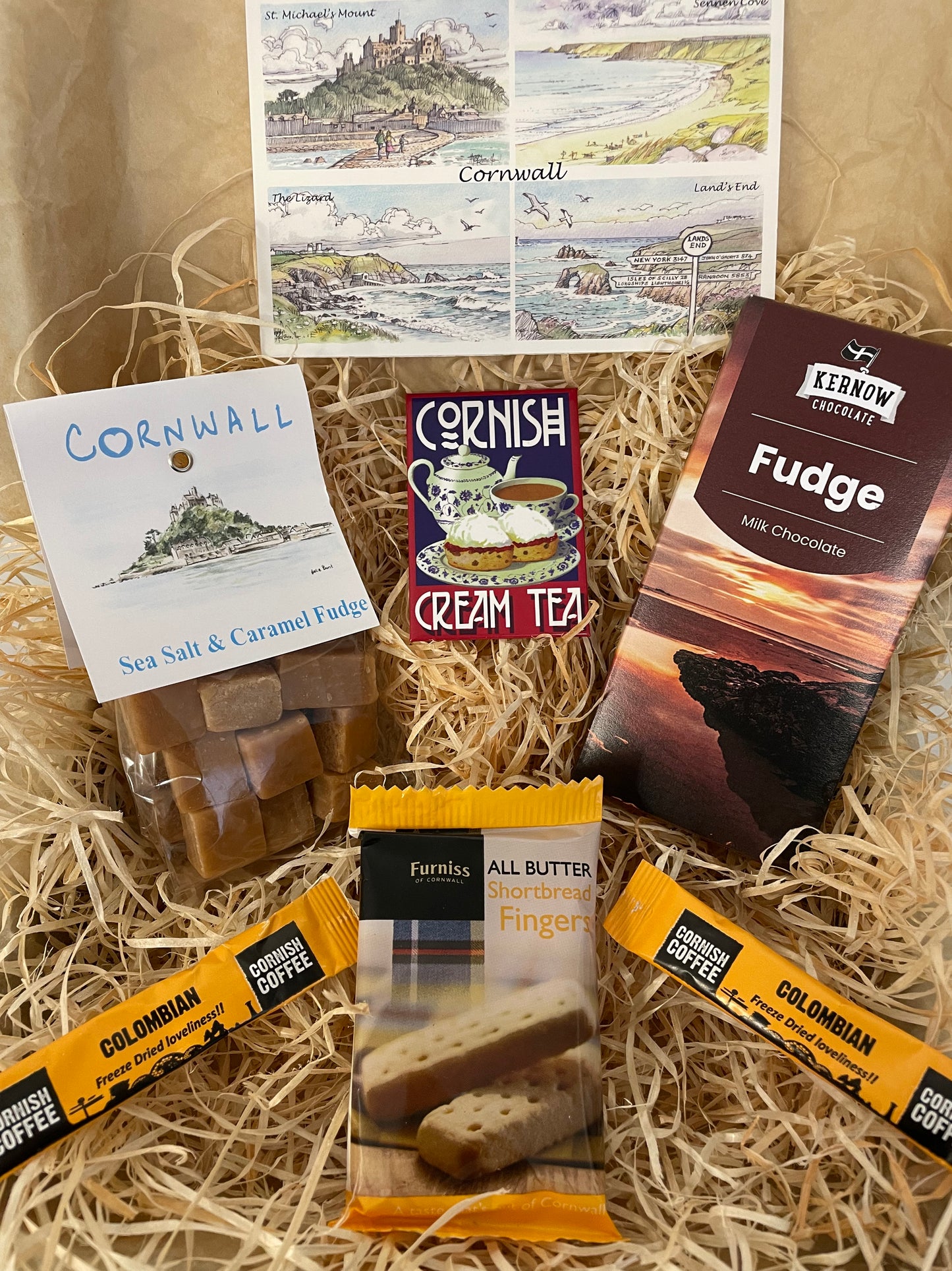 Caramel sea salt Fudge lovers’ dream come true with a chocolatey surprise! Gift box, choose a Cornish fridge magnet