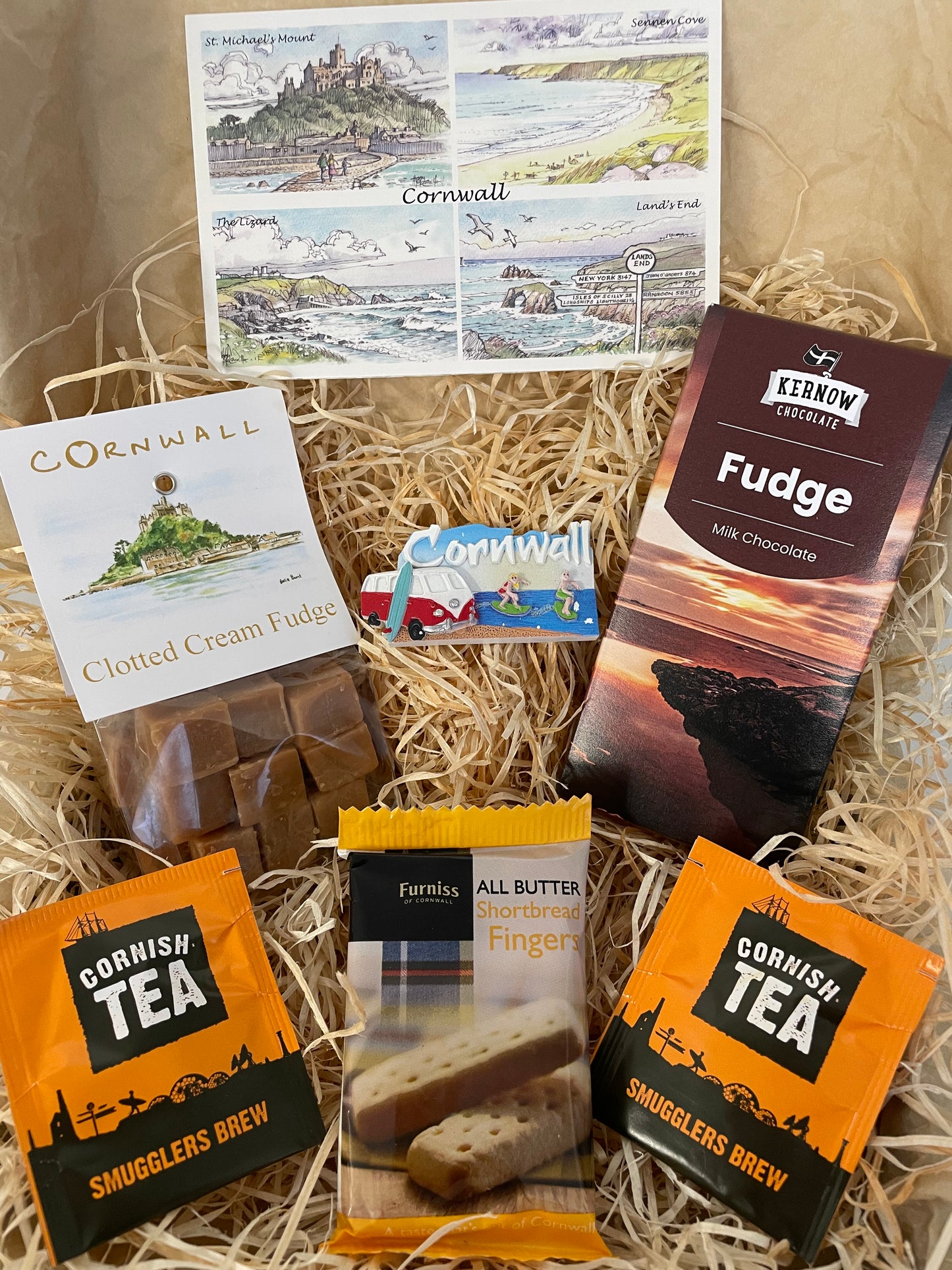 Clotted cream Fudge lovers’ dream come true with a chocolatey surprise! Gift box, choose a Cornish fridge magnet