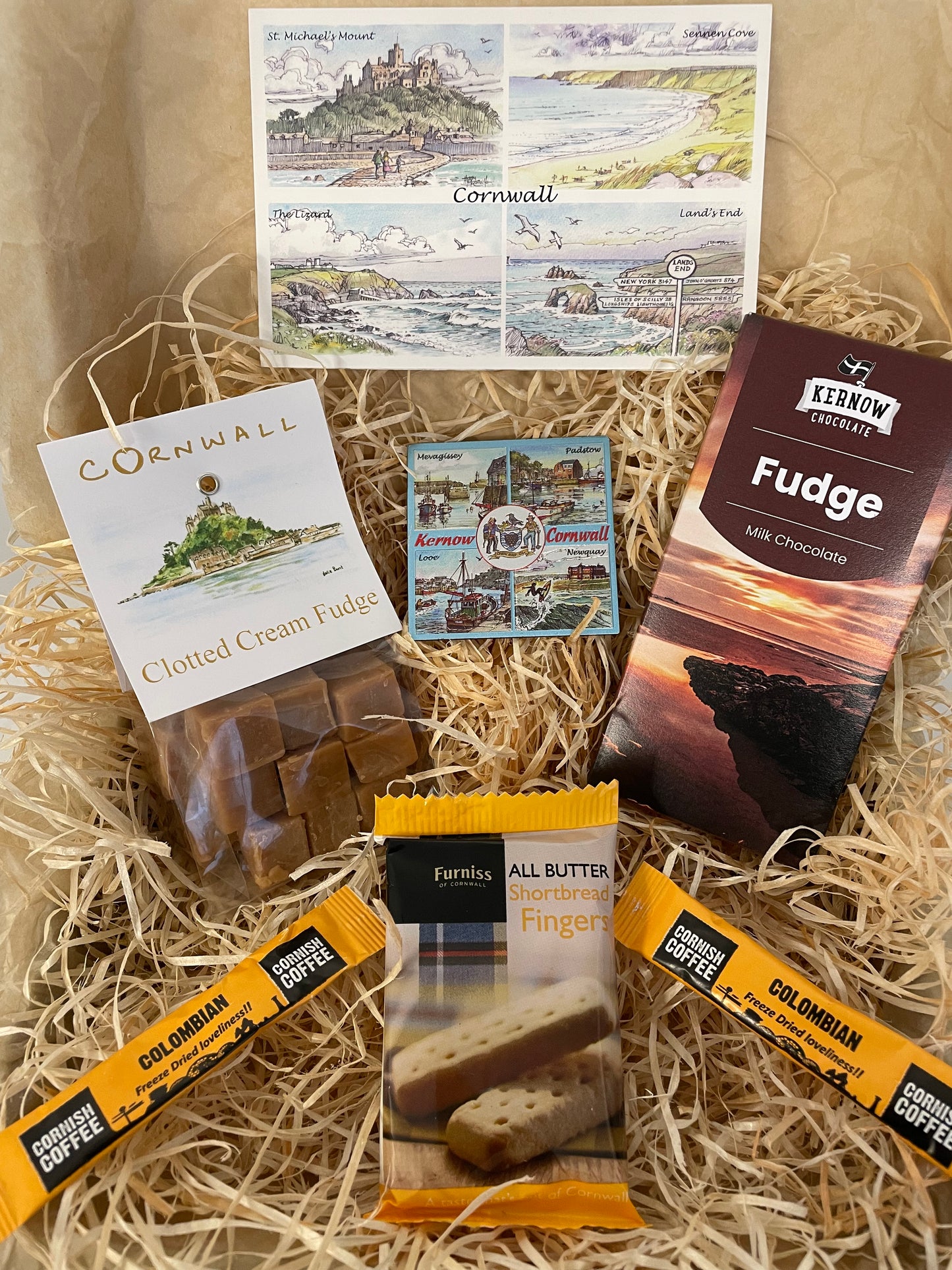 Clotted cream Fudge lovers’ dream come true with a chocolatey surprise! Gift box, choose a Cornish fridge magnet