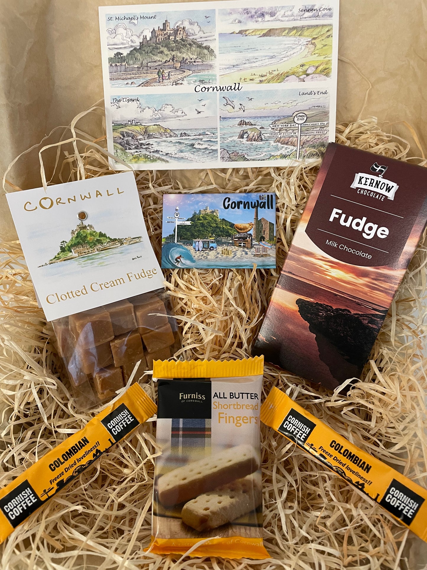 Clotted cream Fudge lovers’ dream come true with a chocolatey surprise! Gift box, choose a Cornish fridge magnet