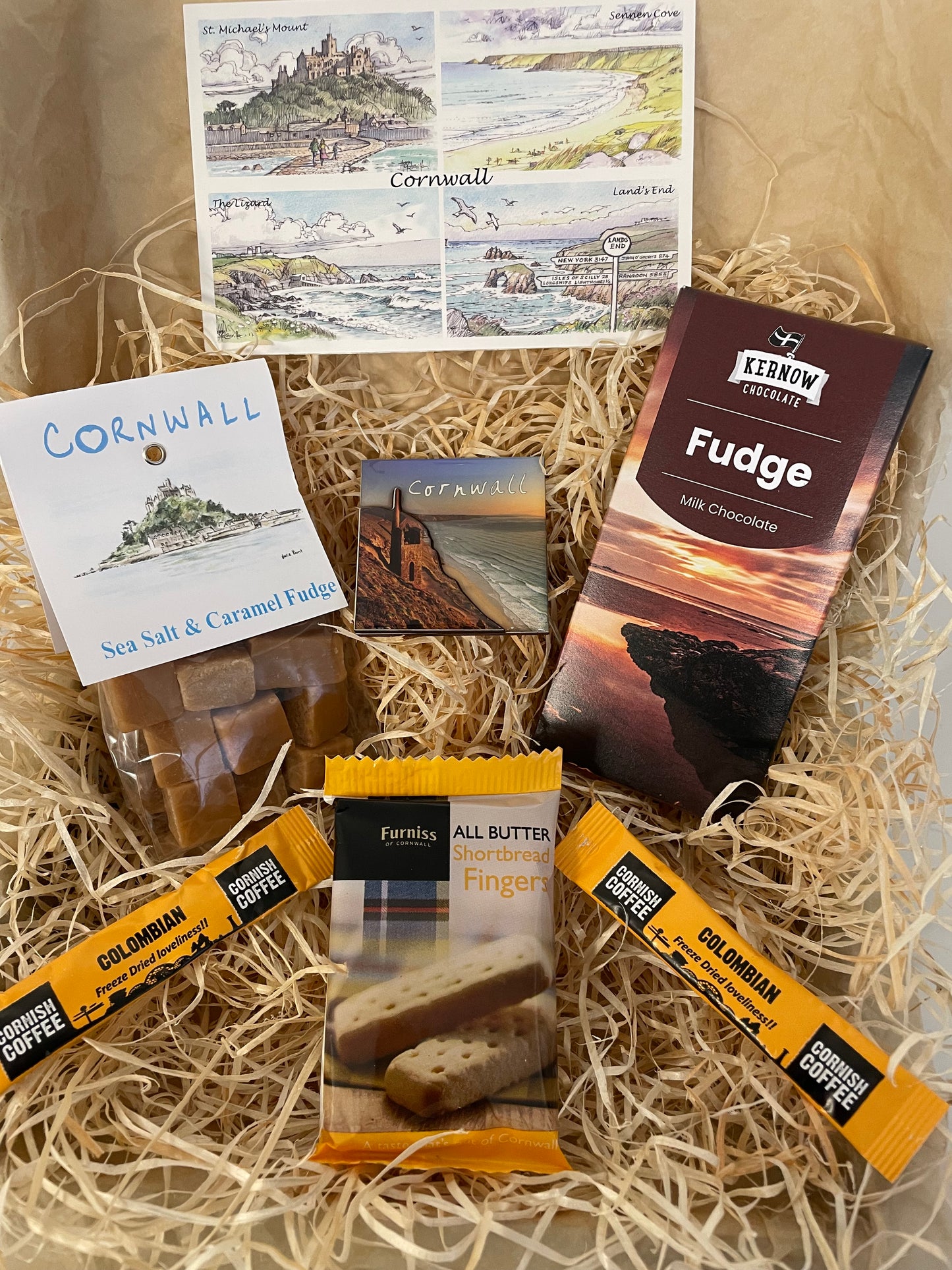 Caramel sea salt Fudge lovers’ dream come true with a chocolatey surprise! Gift box, choose a Cornish fridge magnet