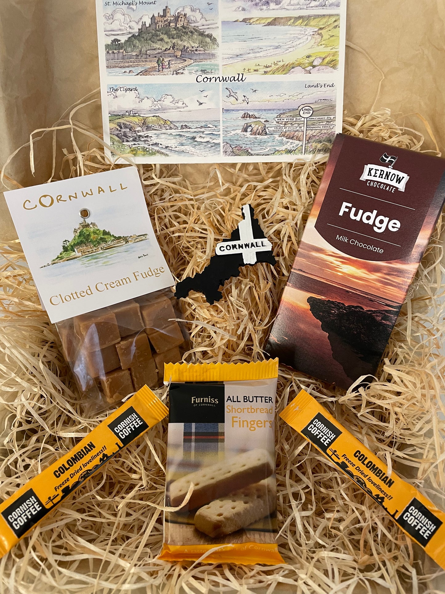 Clotted cream Fudge lovers’ dream come true with a chocolatey surprise! Gift box, choose a Cornish fridge magnet