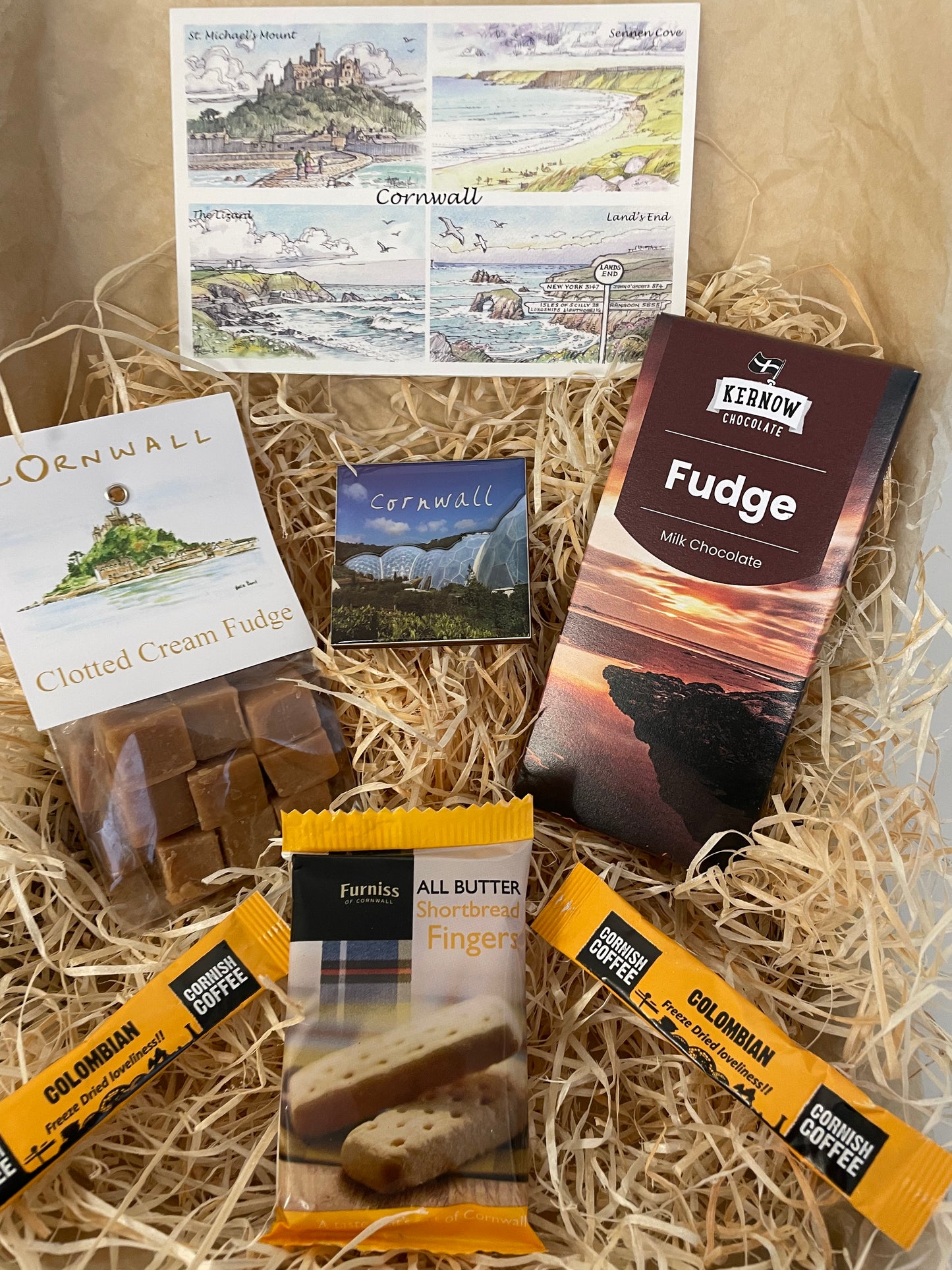 Clotted cream Fudge lovers’ dream come true with a chocolatey surprise! Gift box, choose a Cornish fridge magnet