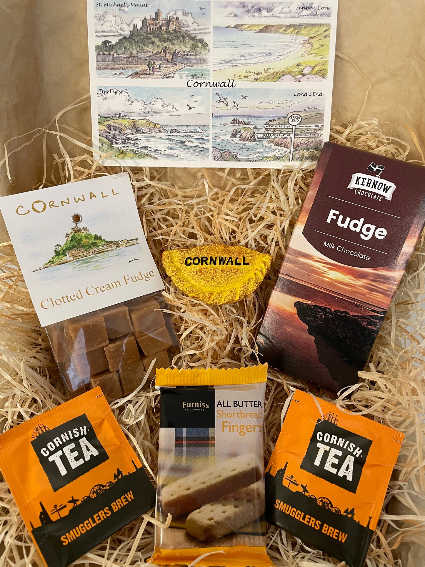 Clotted cream Fudge lovers’ dream come true with a chocolatey surprise! Gift box, choose a Cornish fridge magnet