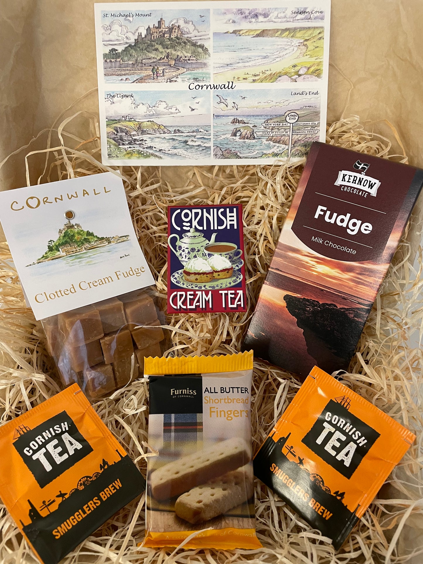 Clotted cream Fudge lovers’ dream come true with a chocolatey surprise! Gift box, choose a Cornish fridge magnet