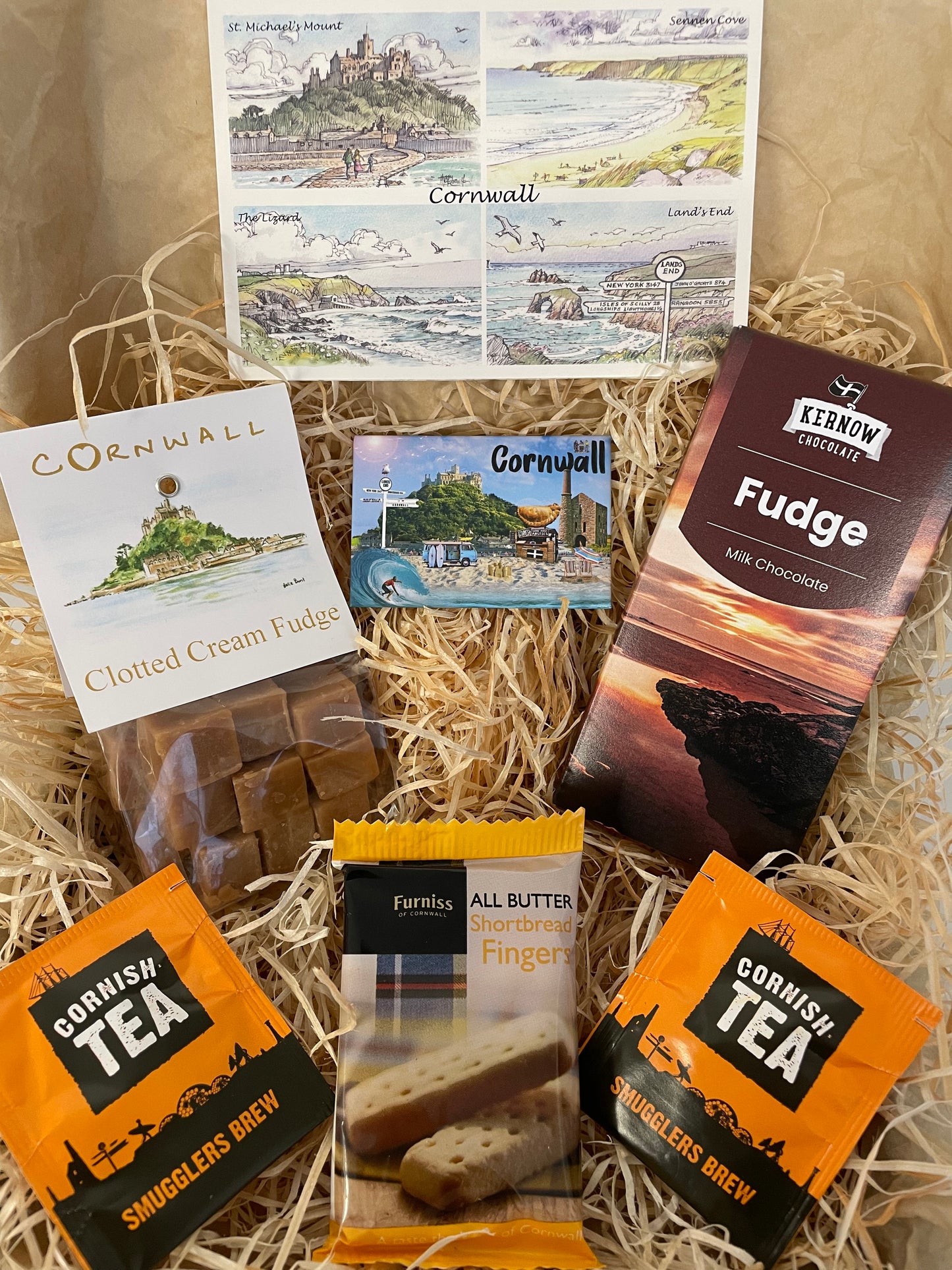Clotted cream Fudge lovers’ dream come true with a chocolatey surprise! Gift box, choose a Cornish fridge magnet