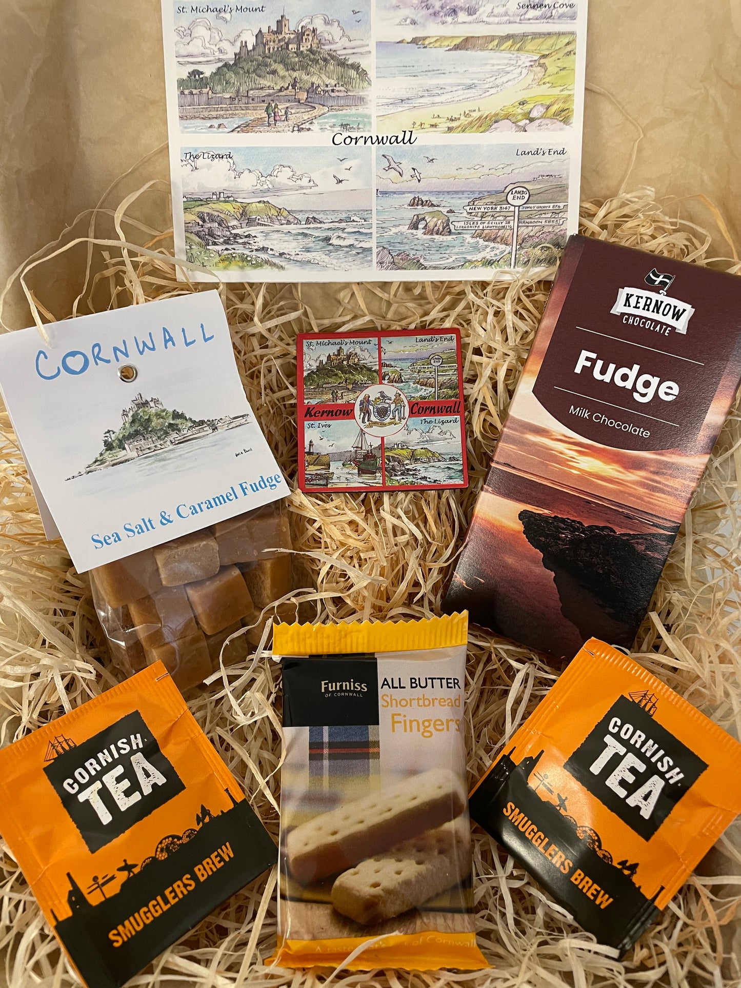 Caramel sea salt Fudge lovers’ dream come true with a chocolatey surprise! Gift box, choose a Cornish fridge magnet