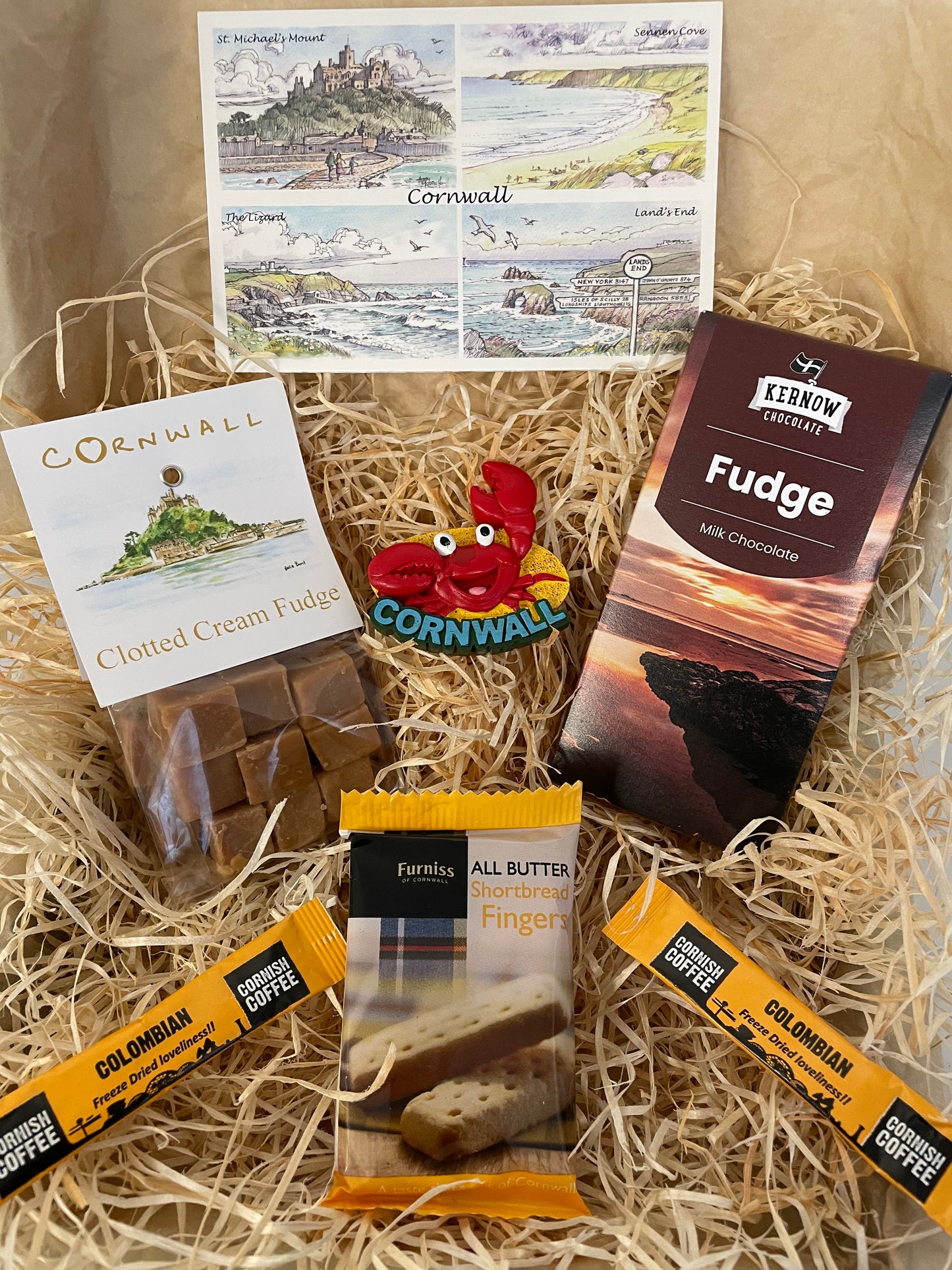 Clotted cream Fudge lovers’ dream come true with a chocolatey surprise! Gift box, choose a Cornish fridge magnet