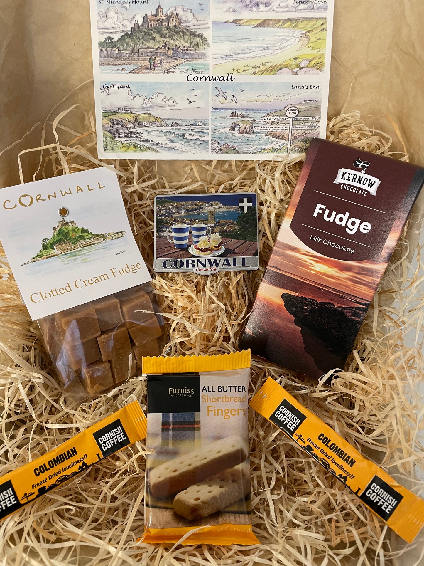 Clotted cream Fudge lovers’ dream come true with a chocolatey surprise! Gift box, choose a Cornish fridge magnet