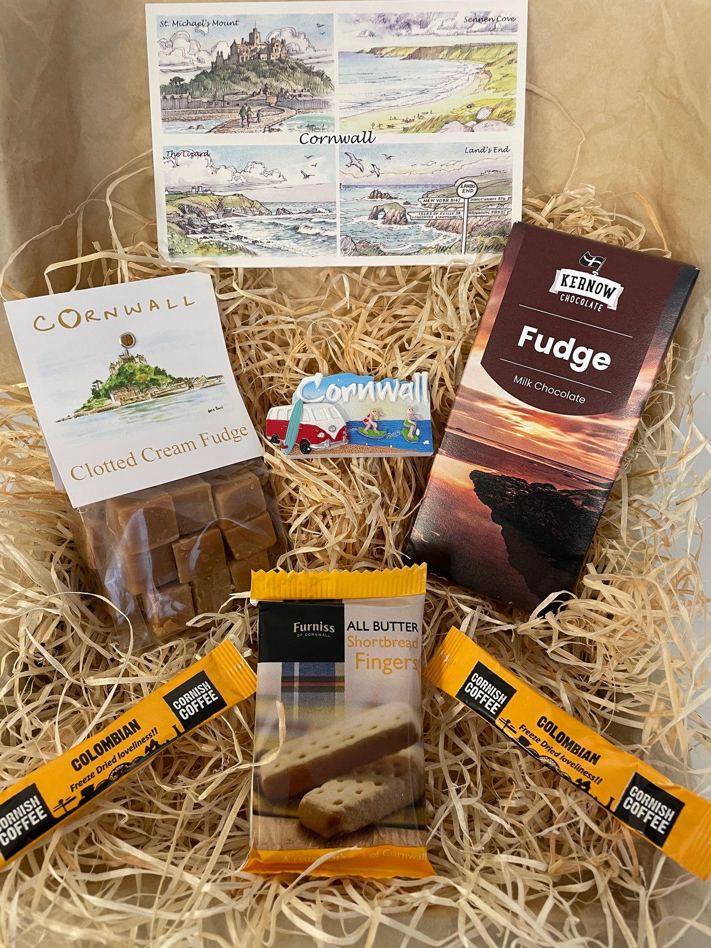 Clotted cream Fudge lovers’ dream come true with a chocolatey surprise! Gift box, choose a Cornish fridge magnet