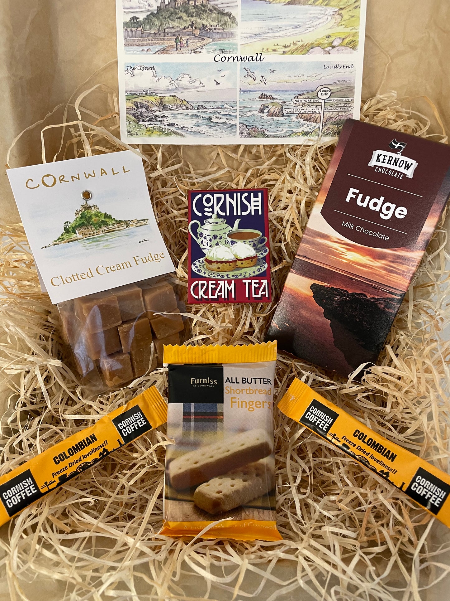 Clotted cream Fudge lovers’ dream come true with a chocolatey surprise! Gift box, choose a Cornish fridge magnet