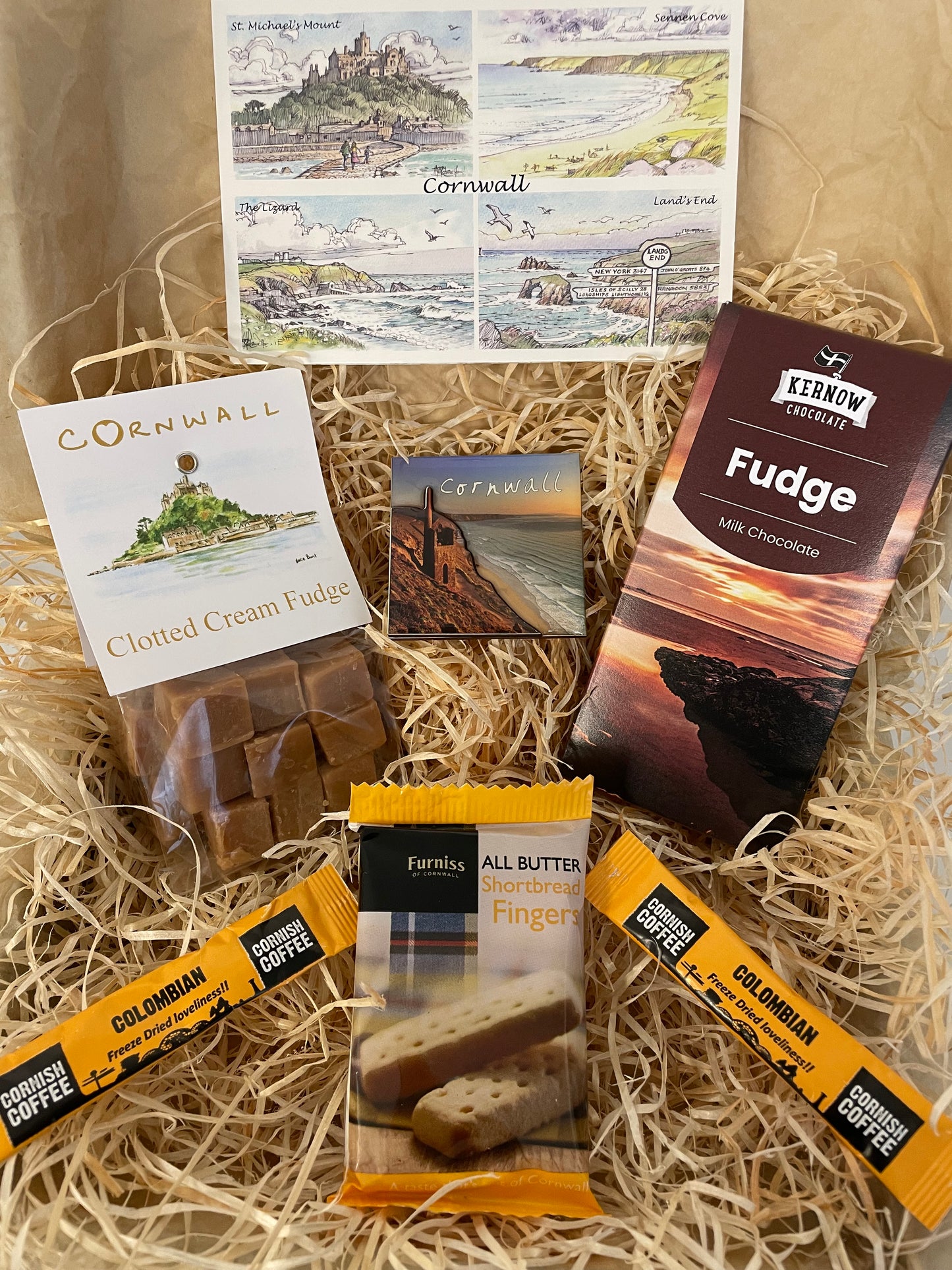Clotted cream Fudge lovers’ dream come true with a chocolatey surprise! Gift box, choose a Cornish fridge magnet
