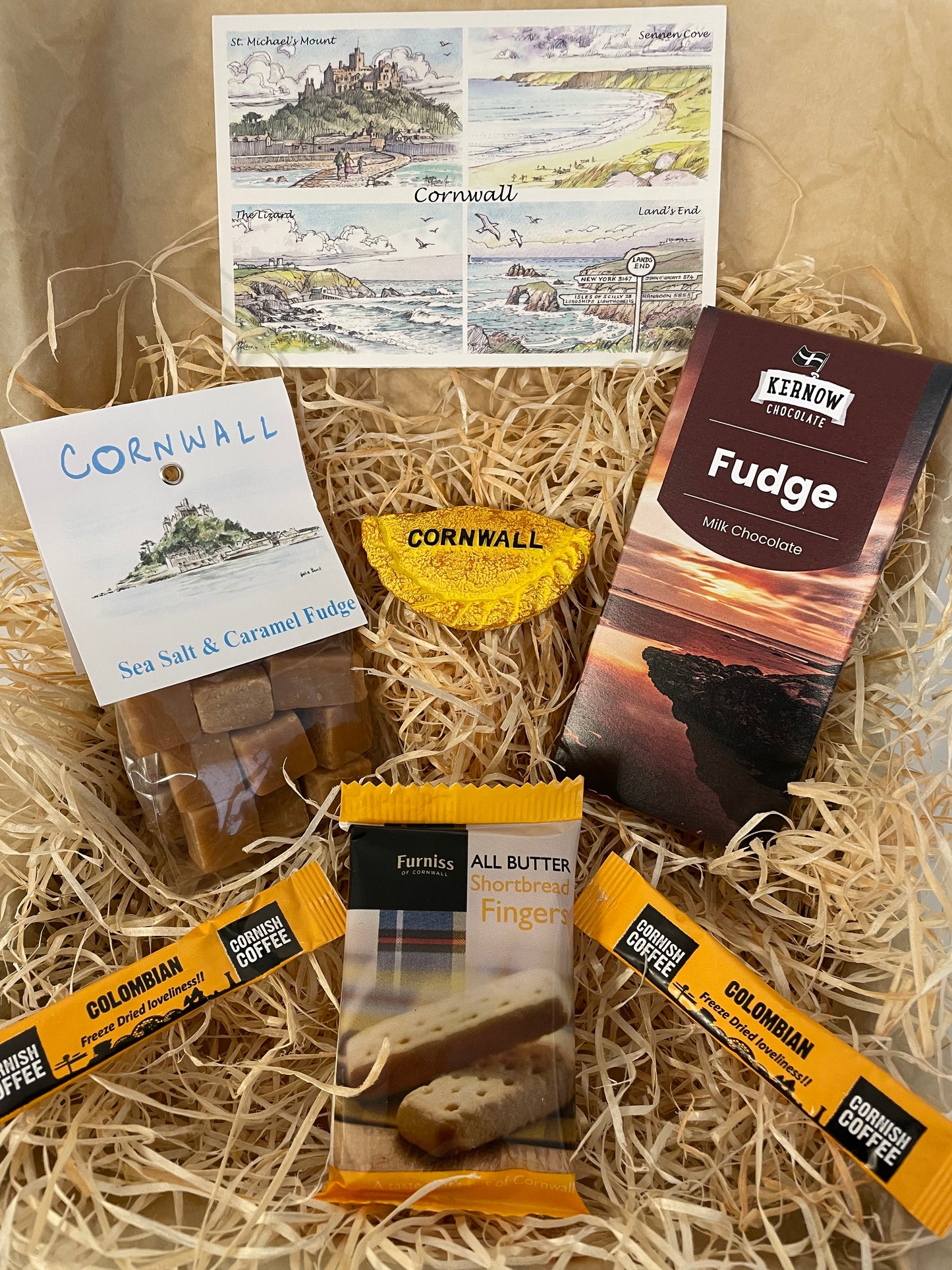 Caramel sea salt Fudge lovers’ dream come true with a chocolatey surprise! Gift box, choose a Cornish fridge magnet